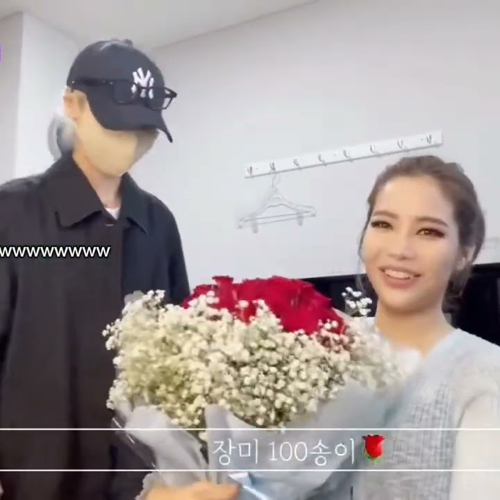 Moonbyul, the supportive wife:) #moonbyul #solar #moonsun #viral #fyp #shorts #kpop #mamamoo #fypシ
