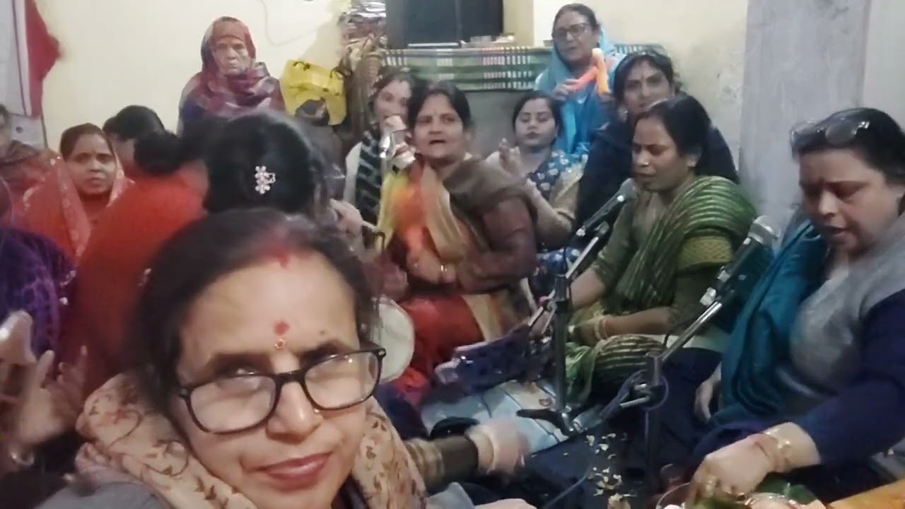 बरसाने की छोरी बोली अपने मा के कान में 