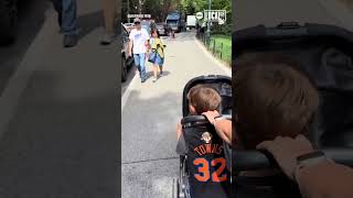 This kid might just be the Knicks biggest fan 🏀🧡