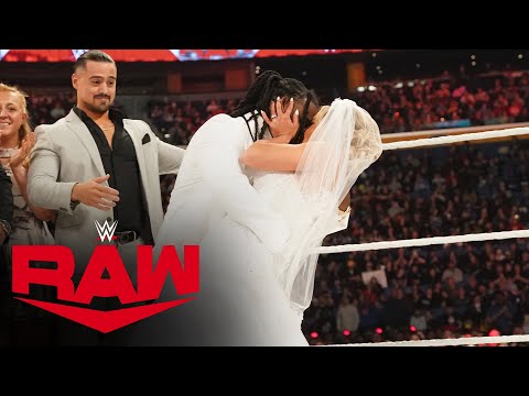 24/7 Title Double Commitment Ceremony turns hot and heavy: Raw, April 18, 2022