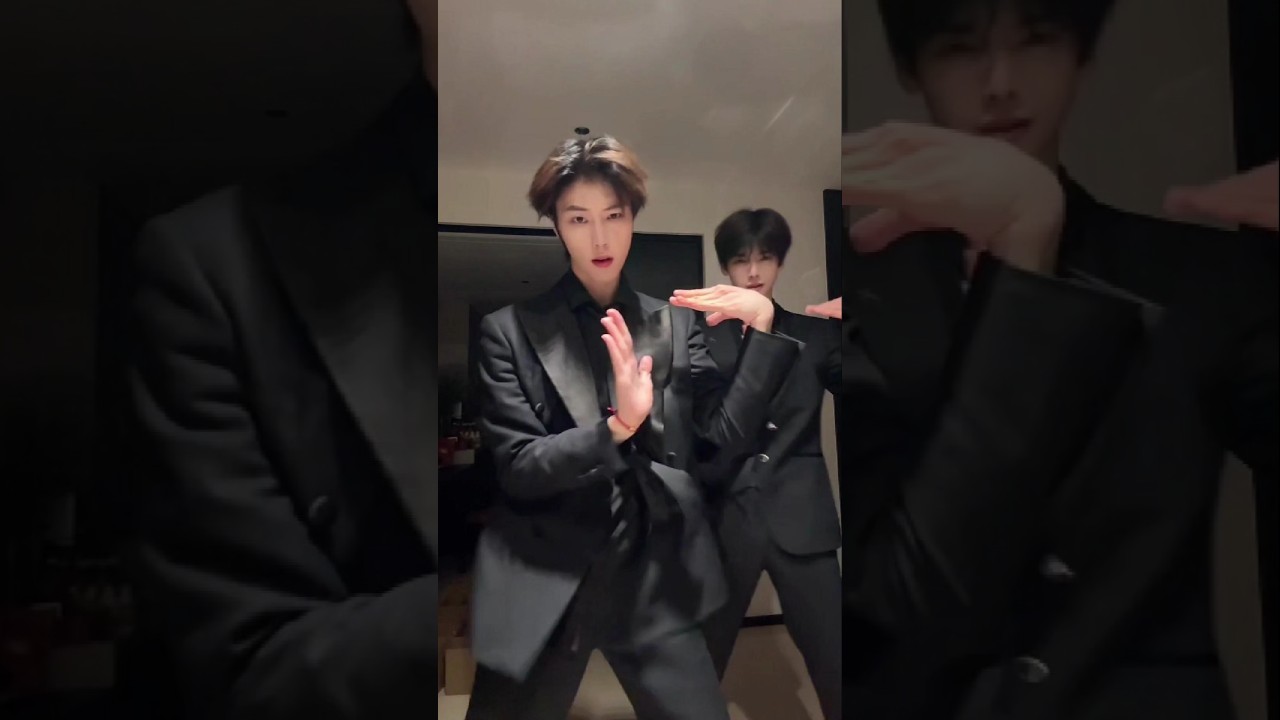 Tiger Teeth Shake Dance | 虎牙摇舞蹈 (unknown) – river & Xu Sheng 