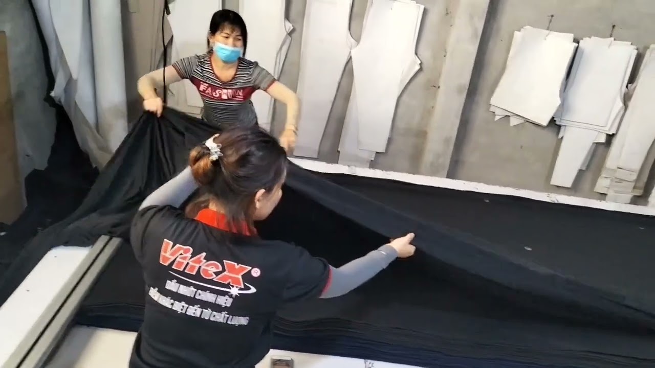 Trải vải bằng máy cắt đầu bàn|Hằng Lê|#8