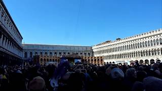 Video girato in piazza San Marco a Venezia in occasione dell'apertura ufficiale del Carnevale di Venezia 2014.
Ringrazio tutte le maschere che con le loro fotografie hanno consentito la realizzazione 