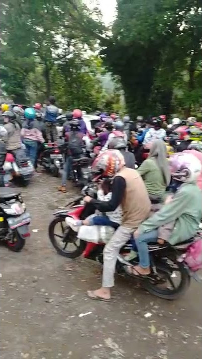 Arus Balik Ke Ibu Kota Jakarta Macet Parah!! #storywa #quotes #mudik #mudiklebaran #mudik2022 #fyp