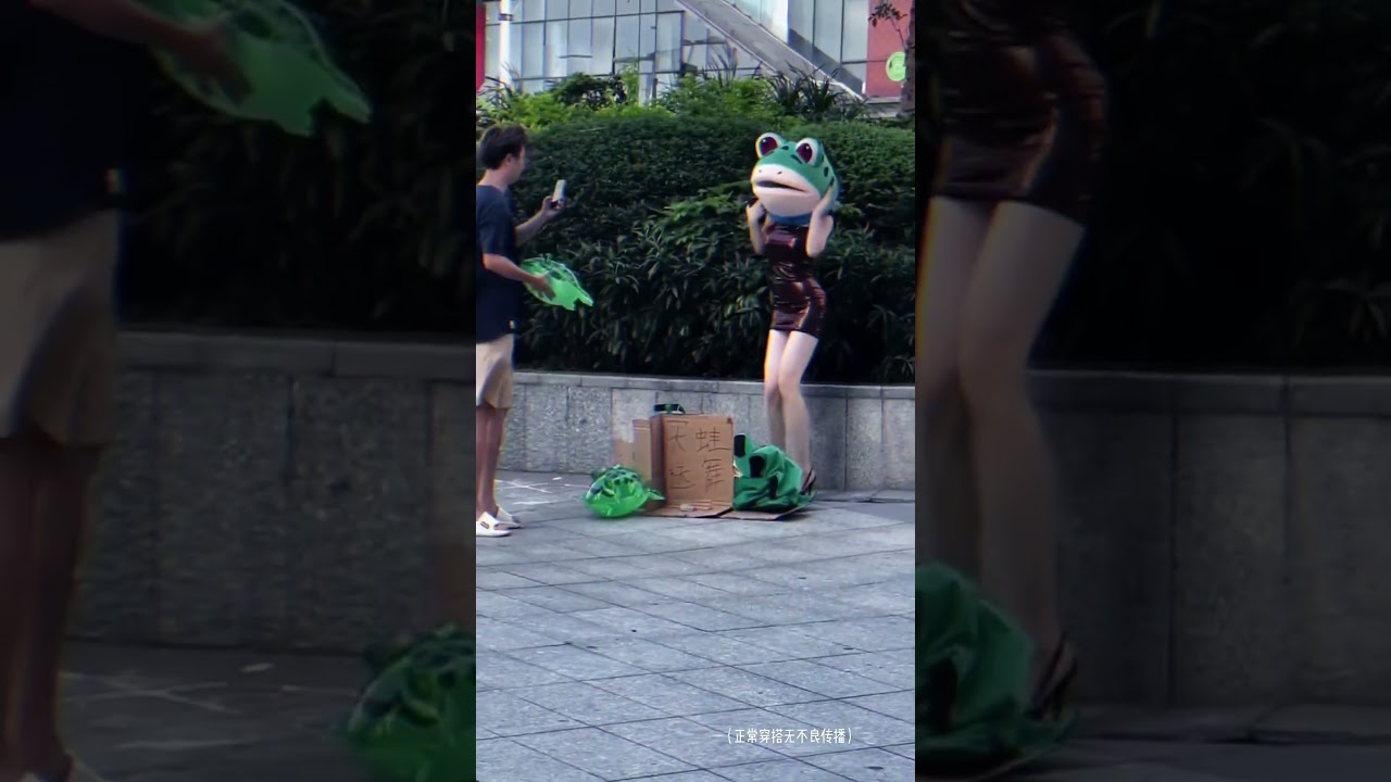 Hot Figurine in Crazy Frog Costume - Crazy Green Frog 