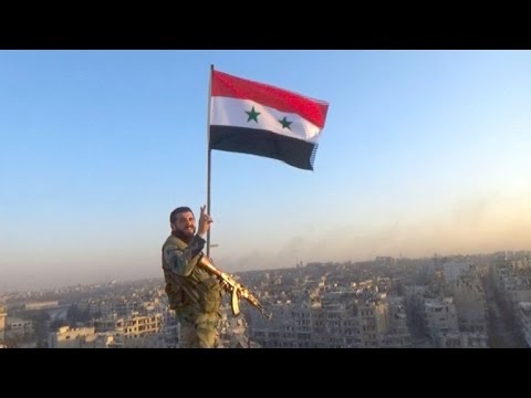 Syrische Flagge über Ost-Aleppo 