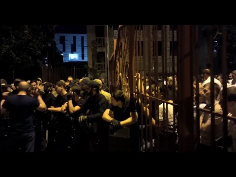 ოკუპირებულ აფხაზეთში პროტესტი არ წყდება | რა საფრთხეს ხედავენ ადგილობრივები \"აპარტამენტების კანონში\"