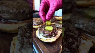 Download Lagu Juicy Lucy Burger #griddle #flattop #burgers #recipes #cooking #foodie MP3