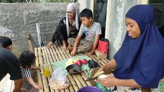 Metis Jambu Nanas Di Depan Rumah Bersama Mak Haji