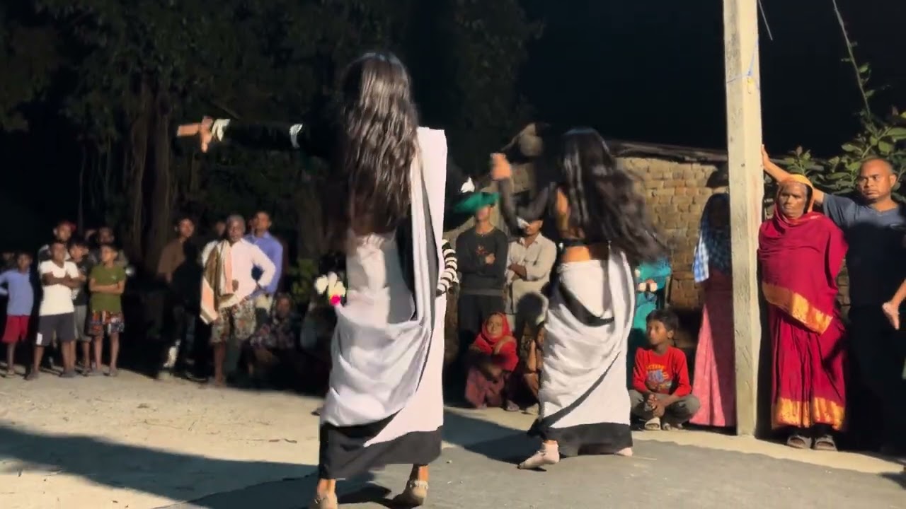 Thodi Fursad Aaj ki Raat Tharuni Girls Puraini