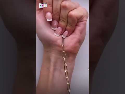 วีดีโอ: 3 วิธีในการใส่สร้อยข้อมือด้วยตัวเอง