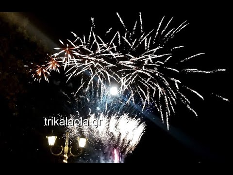 Τρίκαλα 2020 υποδοχή νέου χρόνου φαντασμαγορική εκδήλωση βεγγαλικά κεντρική πλατεία