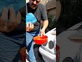 كيف تزيل الطبقه الصفراء من وجه المصابيح الاماميه للسيارة