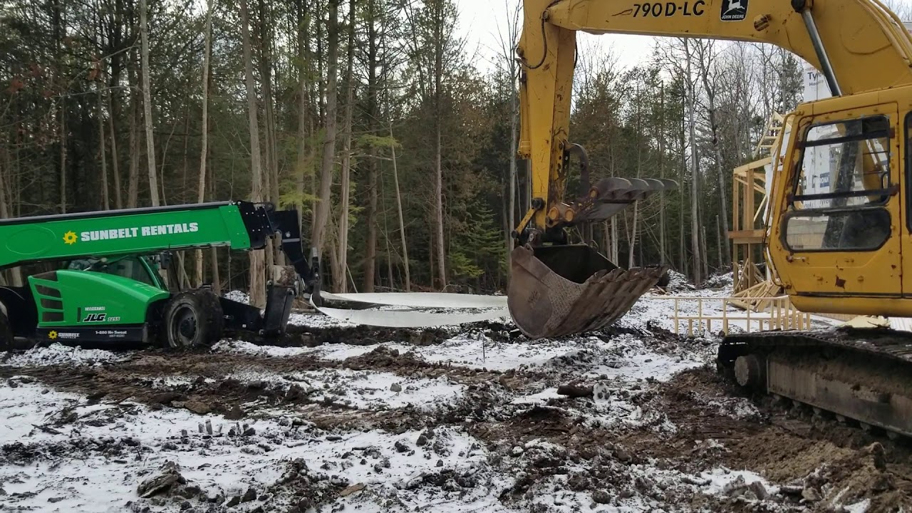 Stuck zoom boom gets pulled out by 30 ton excavator - YouTube
