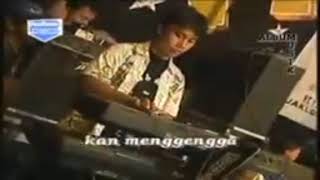 Disambar Petir VOC.Ria Mustika PALAPA Live In Tulungagung 2005 (Official Video)