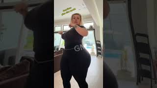 Mysticbeinggg: Beauty, Curves, Confidence plus Size fashion model Bio Body Positivity