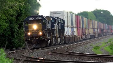 EMD SD40-2 Horn Salute on CSX Train 4K