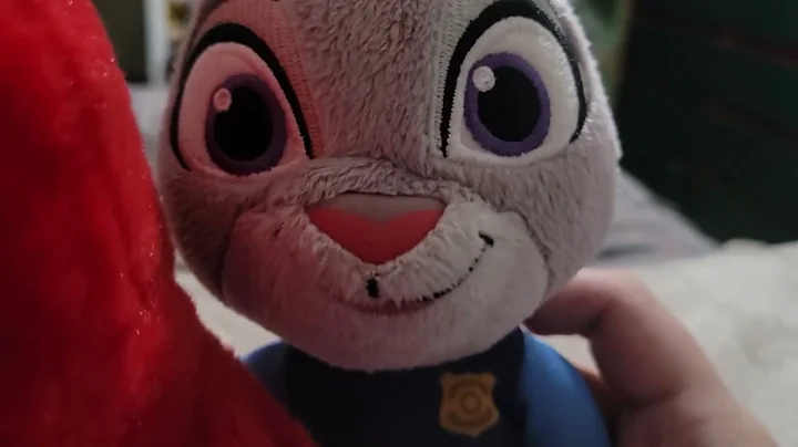 Red Meets Judy Hopps.