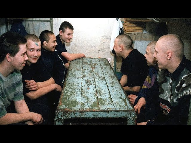 Ебут петухов в тюрьме