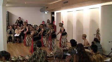 Tari Golek Sri Rejeki - Dance group Sinar Anyar & gamelan ensemble Wiludyeng (22 nov 2009)