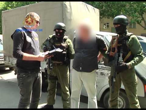 თბილისში ორი პირი დააკავეს - ბრალდებულები ბიზნესმენს 200 ათას დოლარს სძალავდნენ