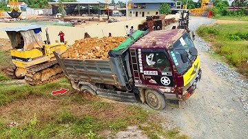 Full Video Be Observant Landfill Task!. Dump Truck 5Ton Stuck, Technique Rescue Using Dozer K0MAT’SU