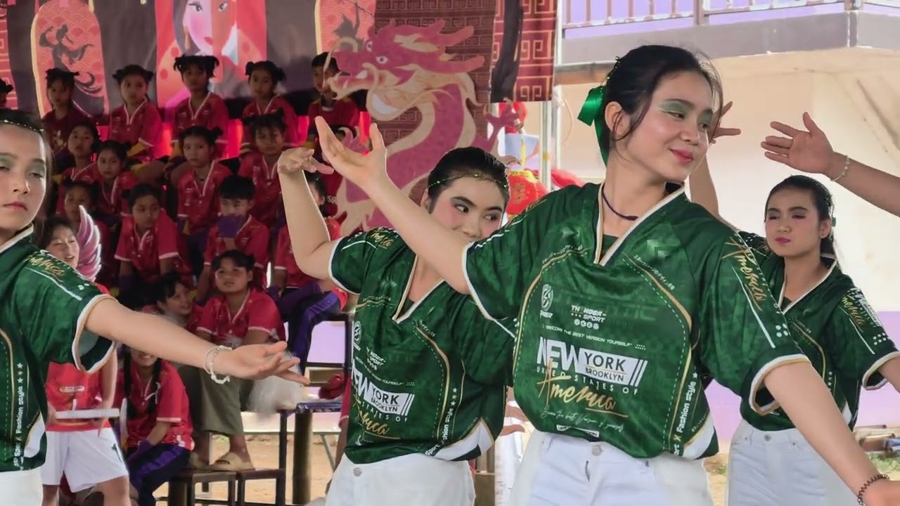 แสตนเชียร์และผู้นำเชียร์สีเขียว -ม่วงเทพรัตน์เกมส์- ปีการศึกษา2568