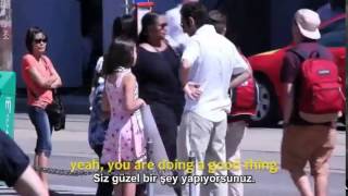 Hug A Terrorist - İki Filistinli Kızdan Çok Anlamlı Eylem
