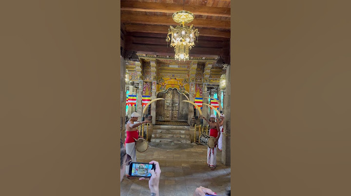 ශ්‍රි දළදා මාළිගාවේ තේවාව බලාගමු.#shorts #templeofthetooth #travelvlog #kandy #srilanka #tourism