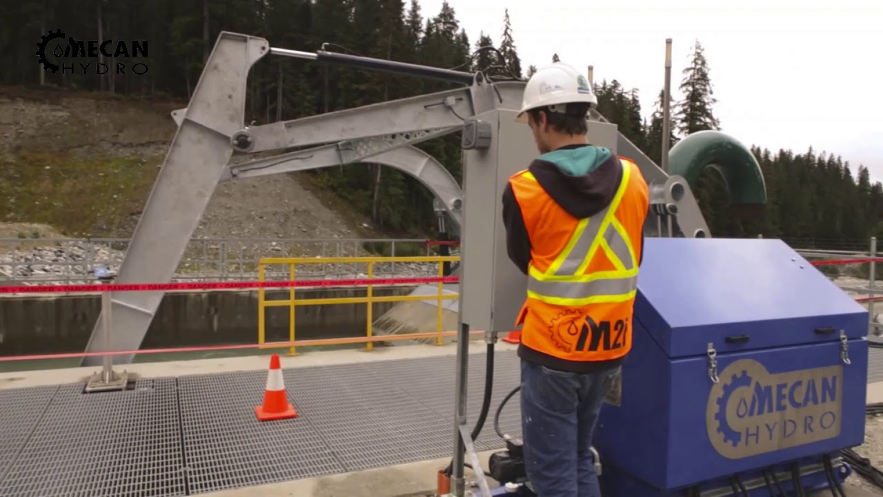 Hydro Trash Rake Dasquee Creek trash rake - Mecan-Hydro - YouTube