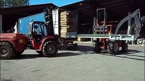 Export beech lumber from France - Loading container (1)
