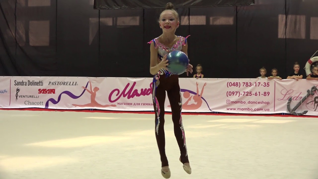 Оксанич Юлиана 2009 мяч