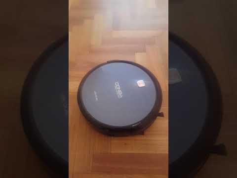 Robot Aspirador da vueltas sobre si mismo, Conga Excellence - YouTube