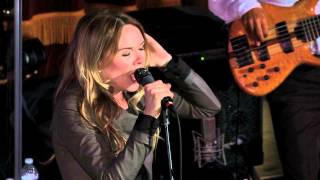 Mary Fahl, former lead singer of October Project, performs Falling Farther In chords