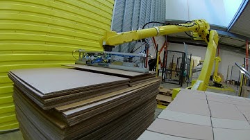 Fanuc robot making pallet