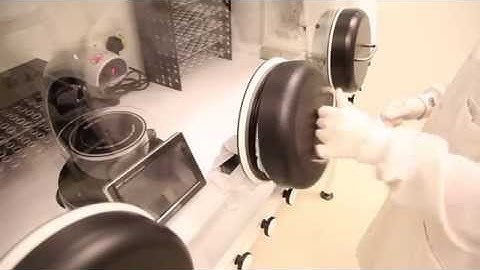 SCI-tive Hypoxia Workstation: Start of the Day, Opening 2 Glove Ports