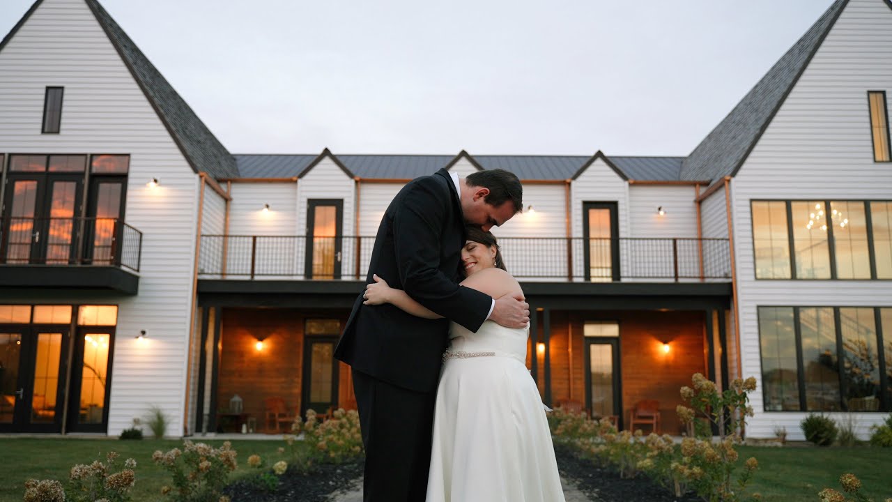 Iowa Wedding | Austin + Jonna | Little Lights on the Lane | West Branch, IA | Sneak Peek