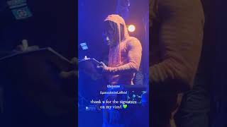 Rema signs A Fan Vinyl on his Album 🔥🔥#shorts #rema #afrobeats