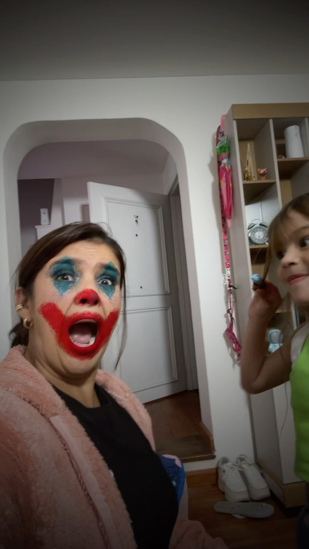 Pov: cc mi hija EXPERIMENTA EL MAQUILLAJE ? #humor #cosasdefamilia #comedia #shortviral