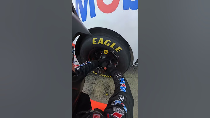 Caution: Watch for flying lug nuts.⚠️