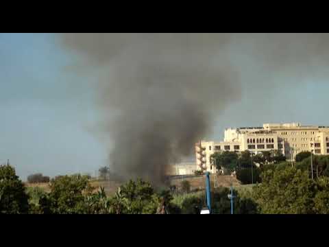 Bomberos sofocan un incendio que creó alarma a pocos metros del Juan Ramón