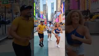 #DanceBabyChallenge 🎷 Share with someone who you'd like to dance in Times Square with right now! Resimi