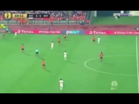 أي زملكاوي يا واد حريف والكورة ما بين رجليه حاوي