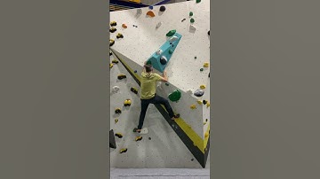 Green V2-V4 bouldering problem at Boulder Hut