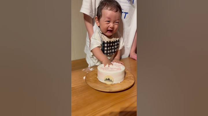 【一歳のお祝い】スマッシュケーキを初体験する子ども#shorts