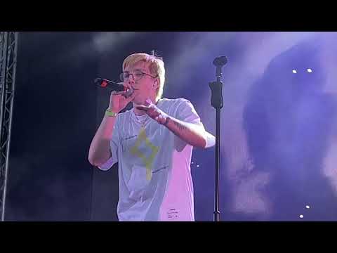 mzlff & Артур Iamfirstfeel — Игрушки (29.07.23, @Двор Гостинки, Санкт-Петербург)