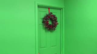 Homebase Hack No 9 - Nail-free wreath hanging