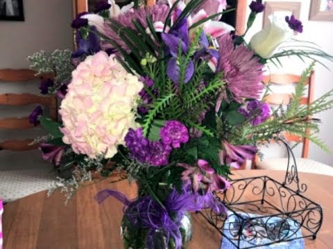 Woman Receives Bittersweet Birthday Flower Delivery from Long Dead Father