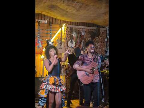 #SitakiMwingine w/ @arinaitwemusic Live at #GecoCafe #LiveNairobiMusic #OffMyChest #MuthakaLive