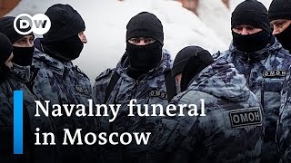 Navalny funeral heavily guarded by Russian security forces | DW News